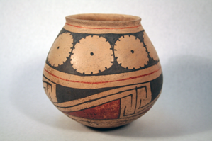 Image of Ramos Polychrome jar with interlocking scrolls and bull's eye design