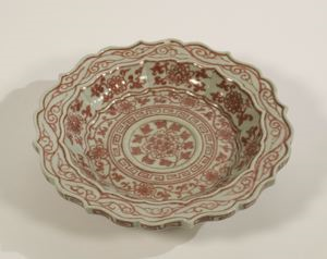 Image of Saucer with foliate rim